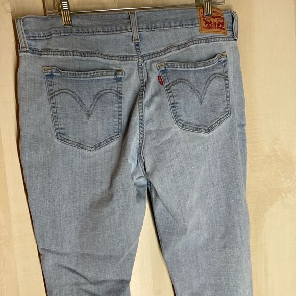 ‎Levi’s boyfriend light wash jeans, size 33 - Picture 10 of 15